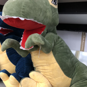 Dinosaurio de peluche 
