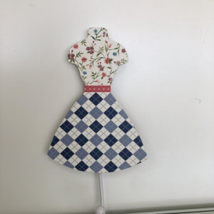 Colgante con diseño de vestidos 