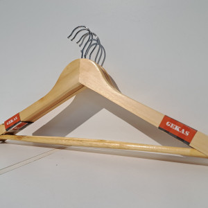Juego de 3 perchas de madera 44x23cm