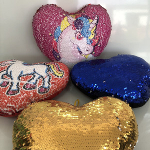 Almohada de lentejuelas reversibles con forma de corazón 