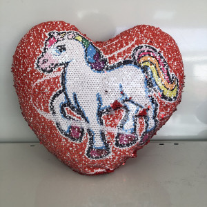 Almohada de lentejuelas reversibles con forma de corazón 