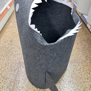 Cesto para ropa con forma de tiburón 56x39cm