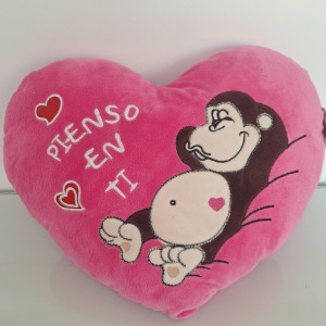 Almohada en forma de corazón 