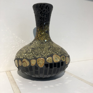 Florero con diseño agrietado 