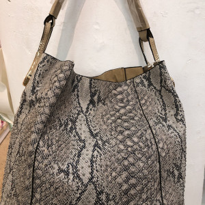 Cartera con brillos