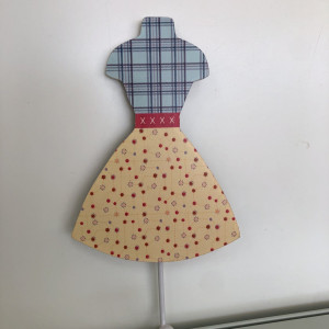 Colgante con diseño de vestidos 