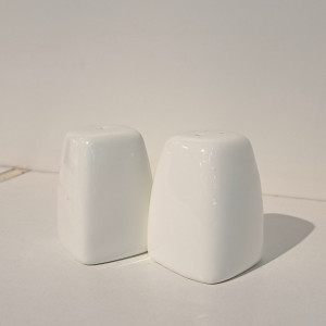 Salero de porcelana 
