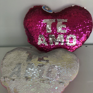 Almohada con forma de corazón 