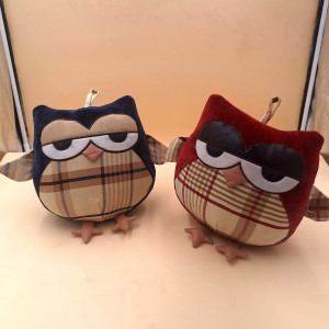 Búhos de peluche 
