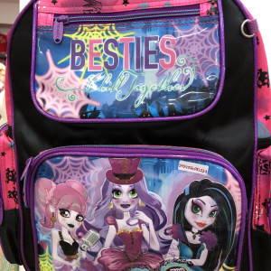Mochila con diseño animado 
