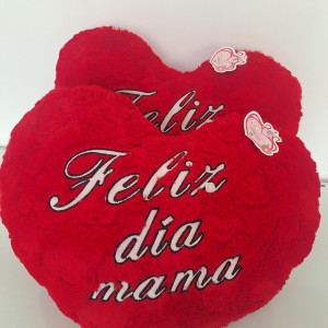 Almohada de peluche en forma de corazón 