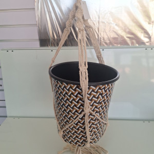 Porta plantera de macrame