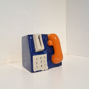 Alcancía con forma de teléfono 