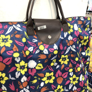 Cartera con diseño floral