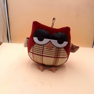 Búhos de peluche 