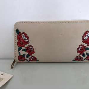 Carteras con diseños de flores 