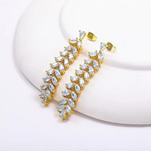 Aros Colgantes dorados con zirconias Parvati