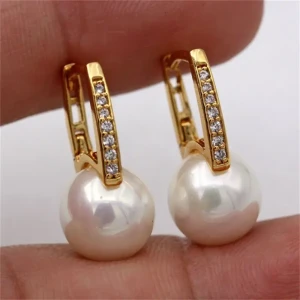 Aros dorados con perla Parvati