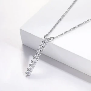 Collar rectangular plateado con circonias