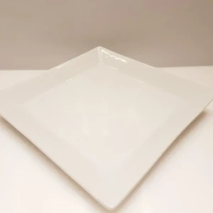 Plato de porcelana cuadrado