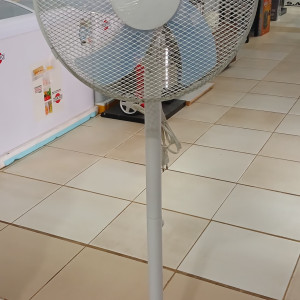 Ventilador de Pie Ufesa 16" 5 Aspas SF1400