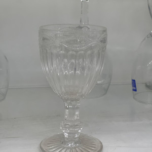 Vaso de vidrio pequeño con diseño