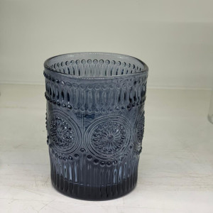 Vasos de vidrio pequeño con color y diseño