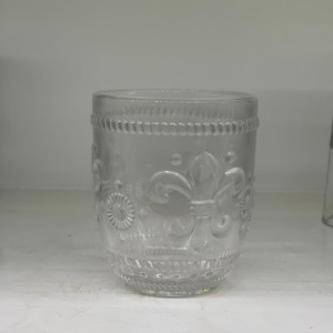 Vaso de vidrio pequeño con diseño