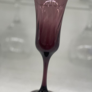 Copa de vidrio fino con color y diseño