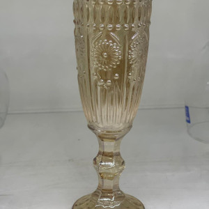 Copa de vidrio fino con color y diseño