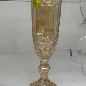 Copa de vidrio fino con color y diseño