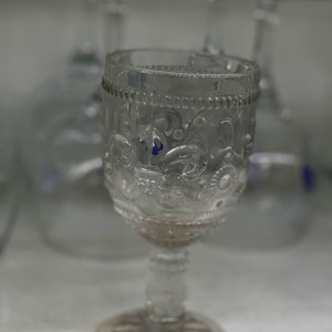 Vaso de vidrio pequeño con diseño
