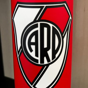 Termo de acero inoxidable con diseño de Boca Juniors / River Plate