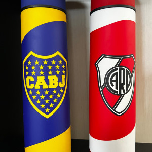Termo de acero inoxidable con diseño de Boca Juniors / River Plate