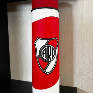 Termo de acero inoxidable con diseño de Boca Juniors / River Plate